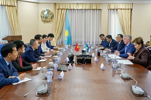 Bộ trưởng Nguyễn Hồng Diên tiếp kiến Phó Thủ tướng Chính phủ Kazakhstan